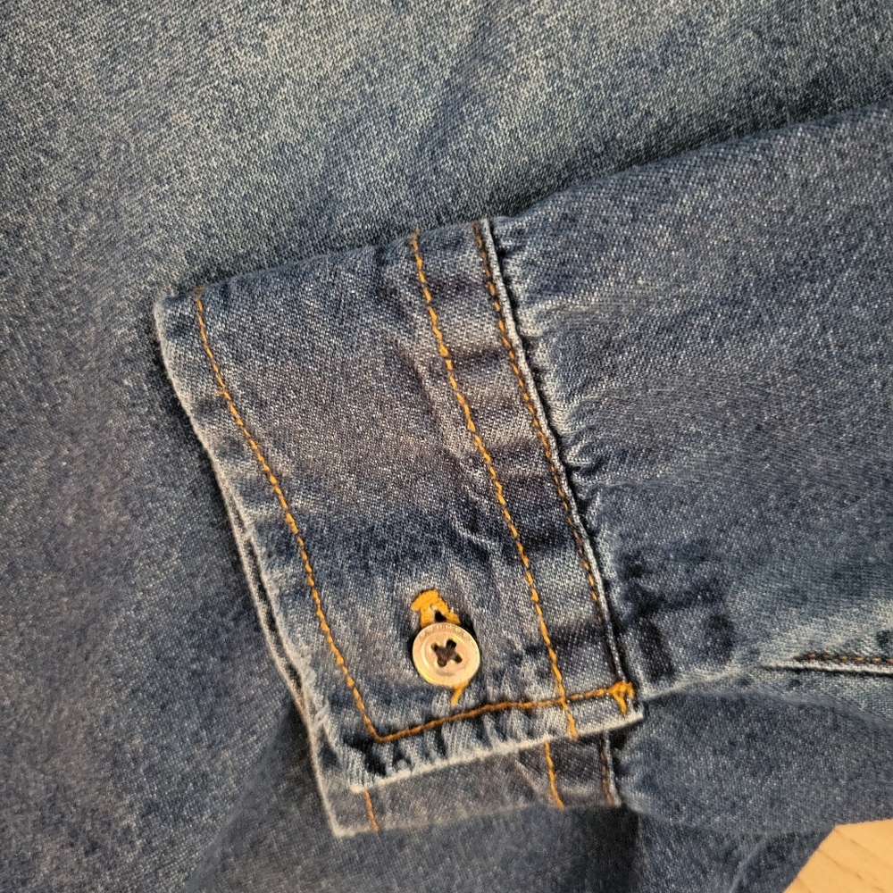 🇧🇷 Denim Button Up - Picture 4 of 6